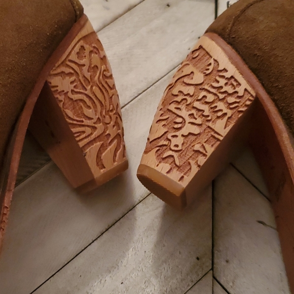 Uppercase (Sylvia) Size 7 Olive Green Suede - Picture 1 of 11